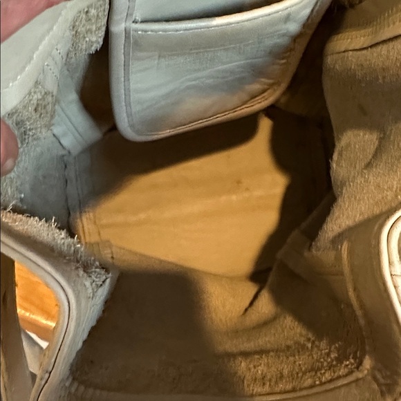 Vintage coach Cream Leather Shoulder Bag with Decorative Buckle amazing cond - Picture 2 of 8